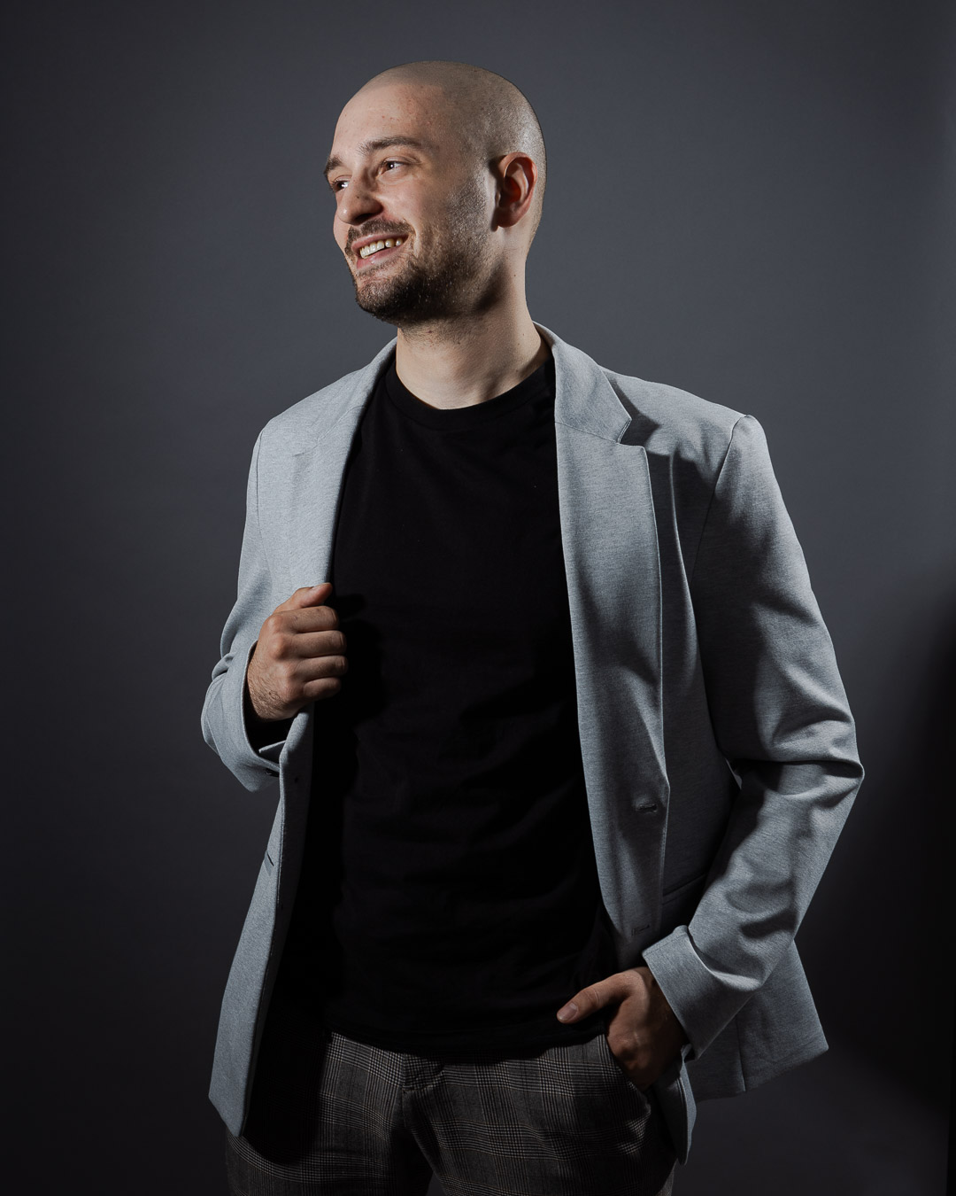 Arnaud photographié au studio à Québec